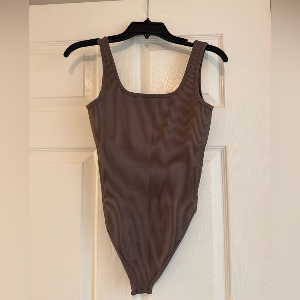 Women’s M bodysuits